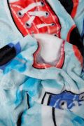 Dětské povlečení z mikrovlákna s barevnými teniskami laděné do modré barvy Svitap